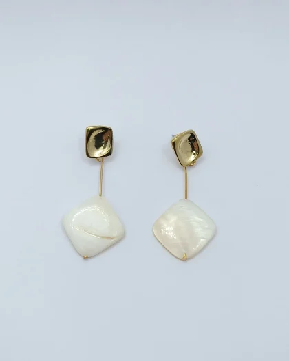 Gold Sallantılı Sedef Küpe
