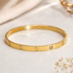 Çelik Taşlı Cartier Gold Renk Kelepçe Bileklik