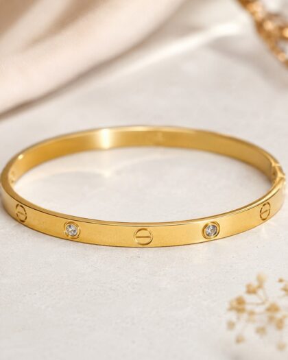 Çelik Taşlı Cartier Gold Renk Kelepçe Bileklik