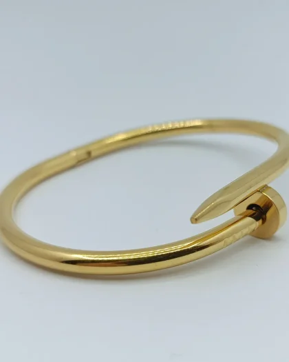 Çivili Gold Rengi Çelik Kelepçe Bileklik