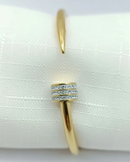Çivili Taşlı Gold Çelik Kelepçe