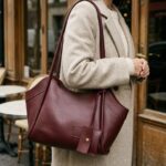 Bordo Gold Aksesuarlı Omuz Çantası Kadın Günlük Şık El ve Omuz Çantası 30x21 cm